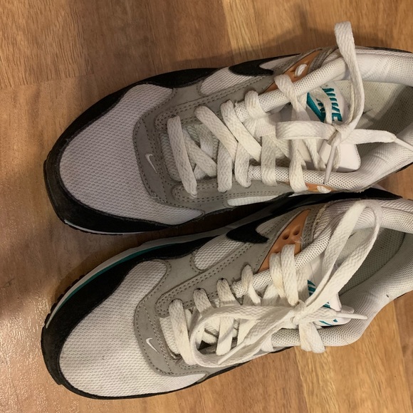 Nike Air shoes - Picture 3 of 3